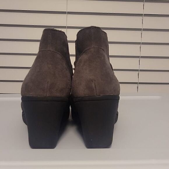 White Mountain Gray Suede Wedge Ankle Boots - Picture 11 of 11
